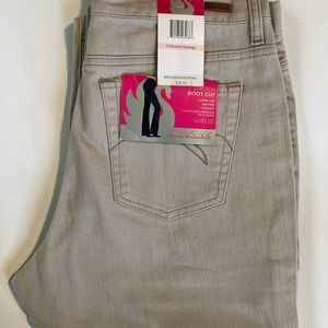 GV sz 10 stretch average boot cut jeans $24 firm.